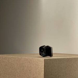 Rå Sort Turmalin - beskyttelse & jordforbindelse